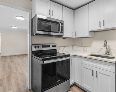 413 N E Street - Photo Thumbnail 6