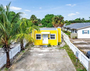 413 N E Street - Photo Thumbnail 1