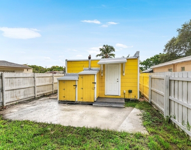 413 N E Street - Photo Thumbnail 15