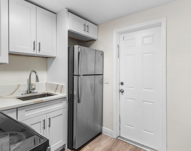 413 N E Street - Photo Thumbnail 7