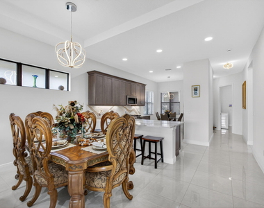 4805 Saint Armands Way - Photo Thumbnail 14