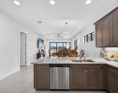 4805 Saint Armands Way - Photo Thumbnail 10
