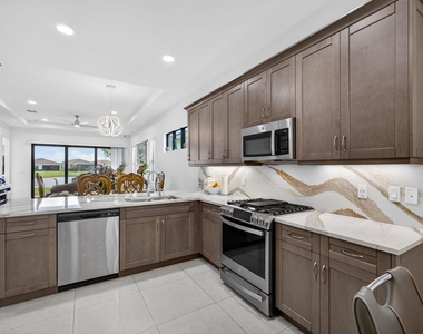 4805 Saint Armands Way - Photo Thumbnail 9