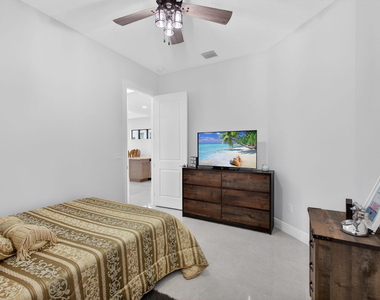 4805 Saint Armands Way - Photo Thumbnail 31