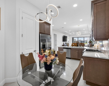 4805 Saint Armands Way - Photo Thumbnail 12
