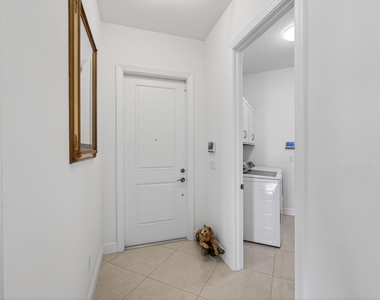 4805 Saint Armands Way - Photo Thumbnail 5