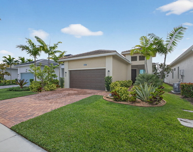 4805 Saint Armands Way - Photo Thumbnail 2