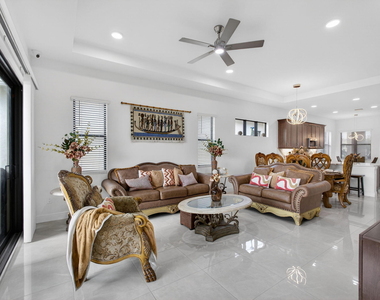 4805 Saint Armands Way - Photo Thumbnail 17