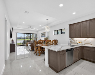 4805 Saint Armands Way - Photo Thumbnail 6