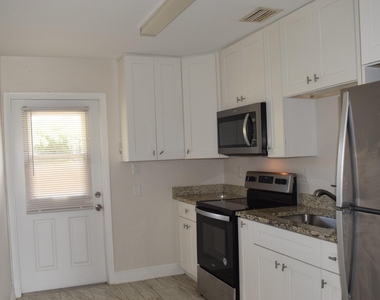 207 Southland Drive - Photo Thumbnail 7