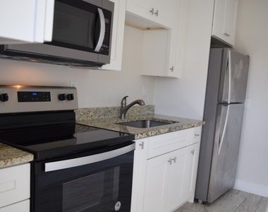 207 Southland Drive - Photo Thumbnail 6