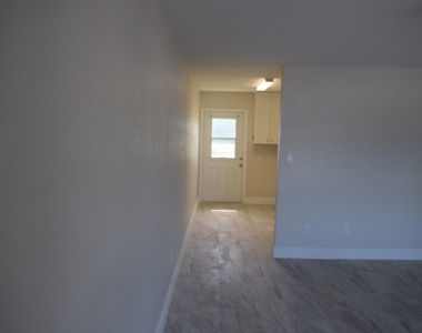 207 Southland Drive - Photo Thumbnail 2