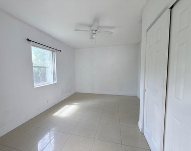 16100 Ne 10th Avenue - Photo Thumbnail 16