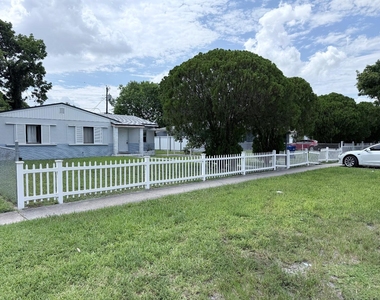 16100 Ne 10th Avenue - Photo Thumbnail 2