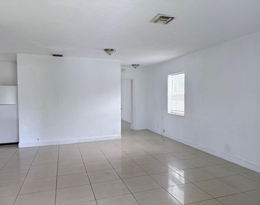 16100 Ne 10th Avenue - Photo Thumbnail 4