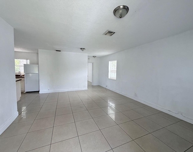 16100 Ne 10th Avenue - Photo Thumbnail 3