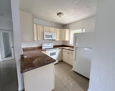 16100 Ne 10th Avenue - Photo Thumbnail 7