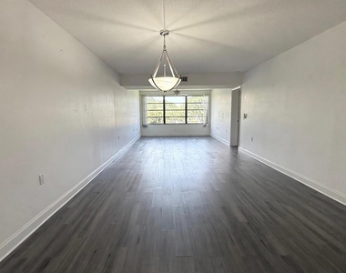 6025 Balboa Circle - Photo Thumbnail 5
