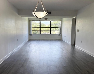 6025 Balboa Circle - Photo Thumbnail 4