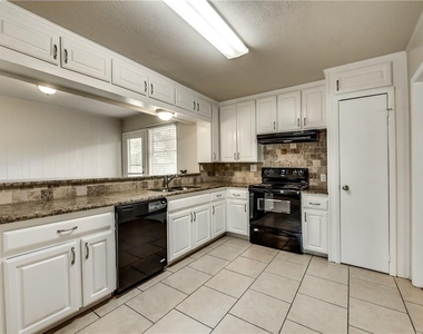 1601 Larkspur Drive - Photo Thumbnail 7