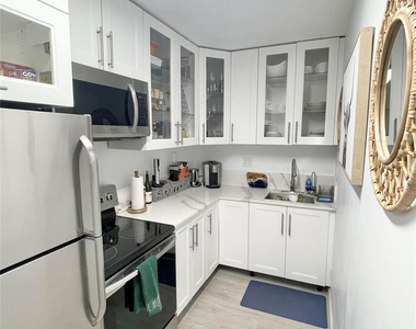3000 Riomar Street - Photo Thumbnail 5