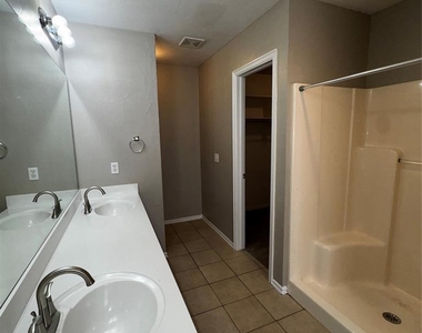 5328 Republic Drive - Photo Thumbnail 12