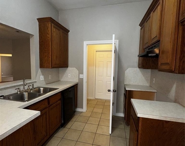 5328 Republic Drive - Photo Thumbnail 5