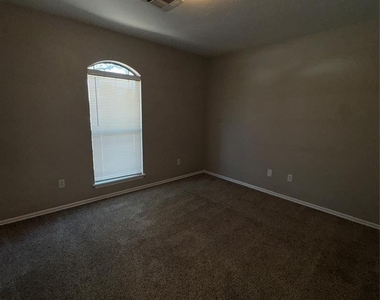 5328 Republic Drive - Photo Thumbnail 6