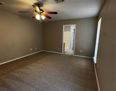 5328 Republic Drive - Photo Thumbnail 8