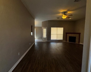 5328 Republic Drive - Photo Thumbnail 2