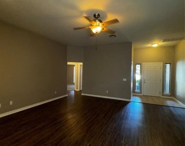5328 Republic Drive - Photo Thumbnail 3