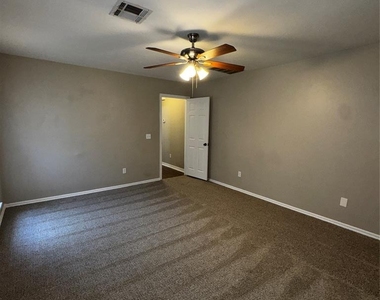 5328 Republic Drive - Photo Thumbnail 9