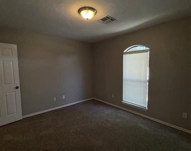 5328 Republic Drive - Photo Thumbnail 7
