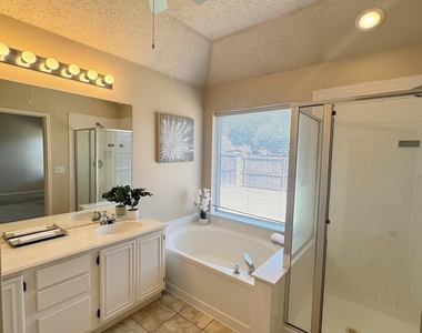 2405 Kariba Lane - Photo Thumbnail 12