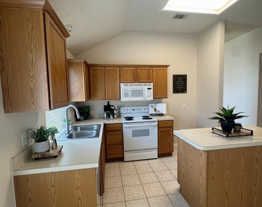 2405 Kariba Lane - Photo Thumbnail 4