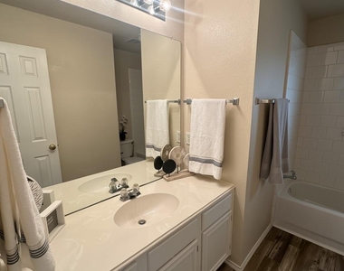 2405 Kariba Lane - Photo Thumbnail 15