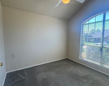2405 Kariba Lane - Photo Thumbnail 7