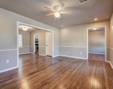 1824 Andover Court - Photo Thumbnail 3