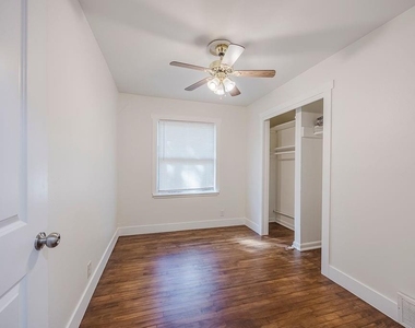 4712 Laverda Drive - Photo Thumbnail 19