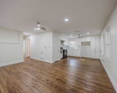 4712 Laverda Drive - Photo Thumbnail 15