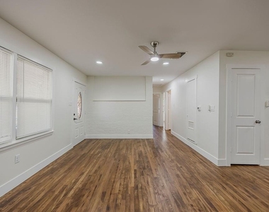 4712 Laverda Drive - Photo Thumbnail 16