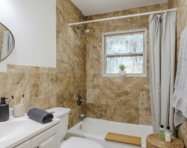 4712 Laverda Drive - Photo Thumbnail 6
