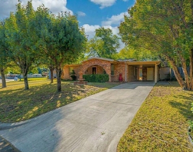 4712 Laverda Drive - Photo Thumbnail 1