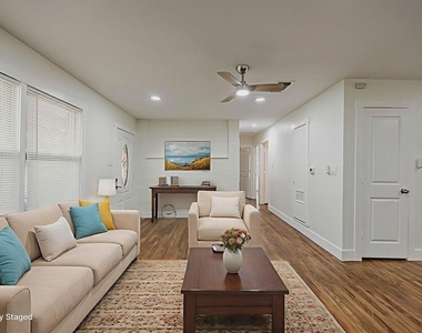 4712 Laverda Drive - Photo Thumbnail 4