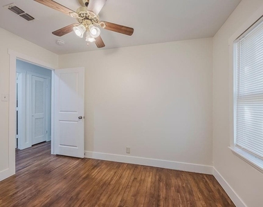 4712 Laverda Drive - Photo Thumbnail 20