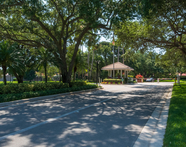 8704 Chapman Oak Court - Photo Thumbnail 37