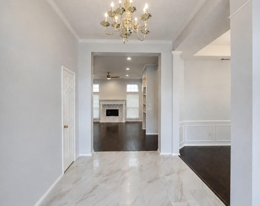 10512 Napa Valley Drive - Photo Thumbnail 2