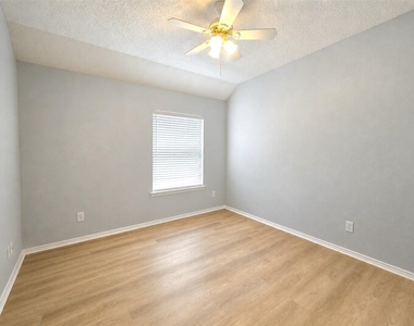 10512 Napa Valley Drive - Photo Thumbnail 11