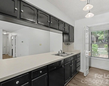988 Cranberry Circle - Photo Thumbnail 9