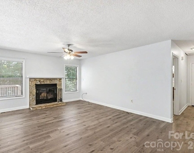 988 Cranberry Circle - Photo Thumbnail 3